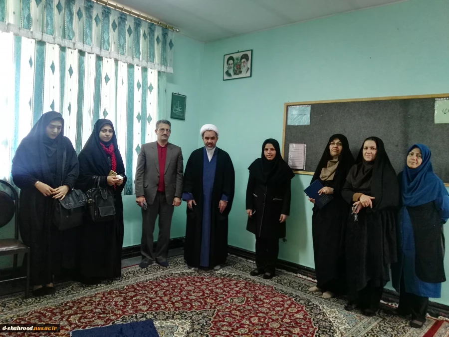 تقدیر از دانشجوی فعال در امر نماز جماعت  2