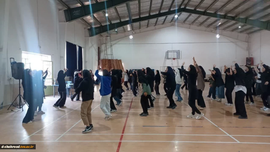 برگزاری مسابقات بومی، محلی و همگانی به مناسبت گرامیداشت هفته تربیت بدنی و علوم ورزشی در دانشکده ملی مهارت دختران شاهرود 33