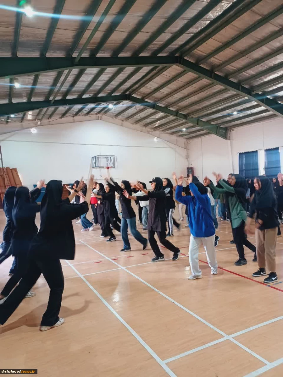 برگزاری مسابقات بومی، محلی و همگانی به مناسبت گرامیداشت هفته تربیت بدنی و علوم ورزشی در دانشکده ملی مهارت دختران شاهرود 37