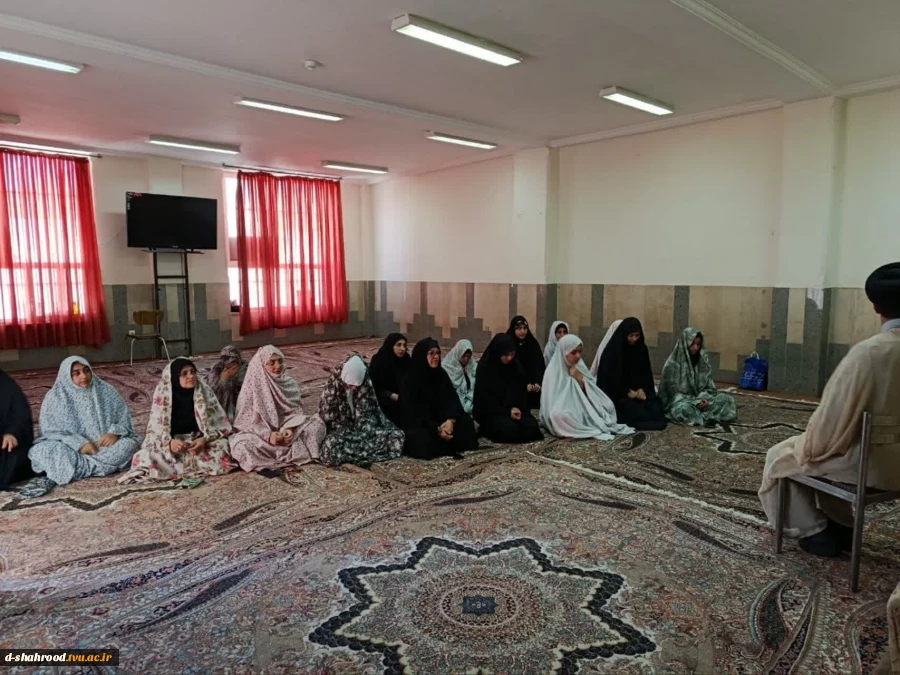 برگزاری جلسه به مناسبت روز پرستار و ولادت حضرت زینب(س) با موضوع  بازنگری شخصیت حضرت زینب (س)  3