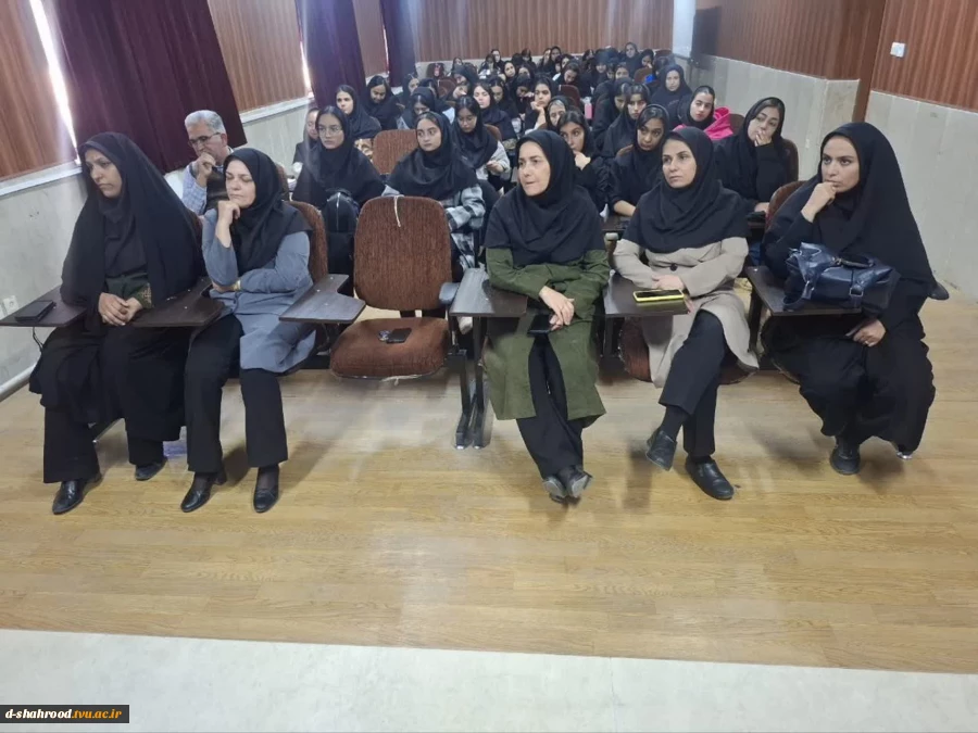 برگزاری جلسه توجیهی دانشجویان جدید الورود گروه برق و کامپیوتر  ورودی مهر ۱۴۰۴  دانشکده ملی مهارت دختران شاهرود  8
