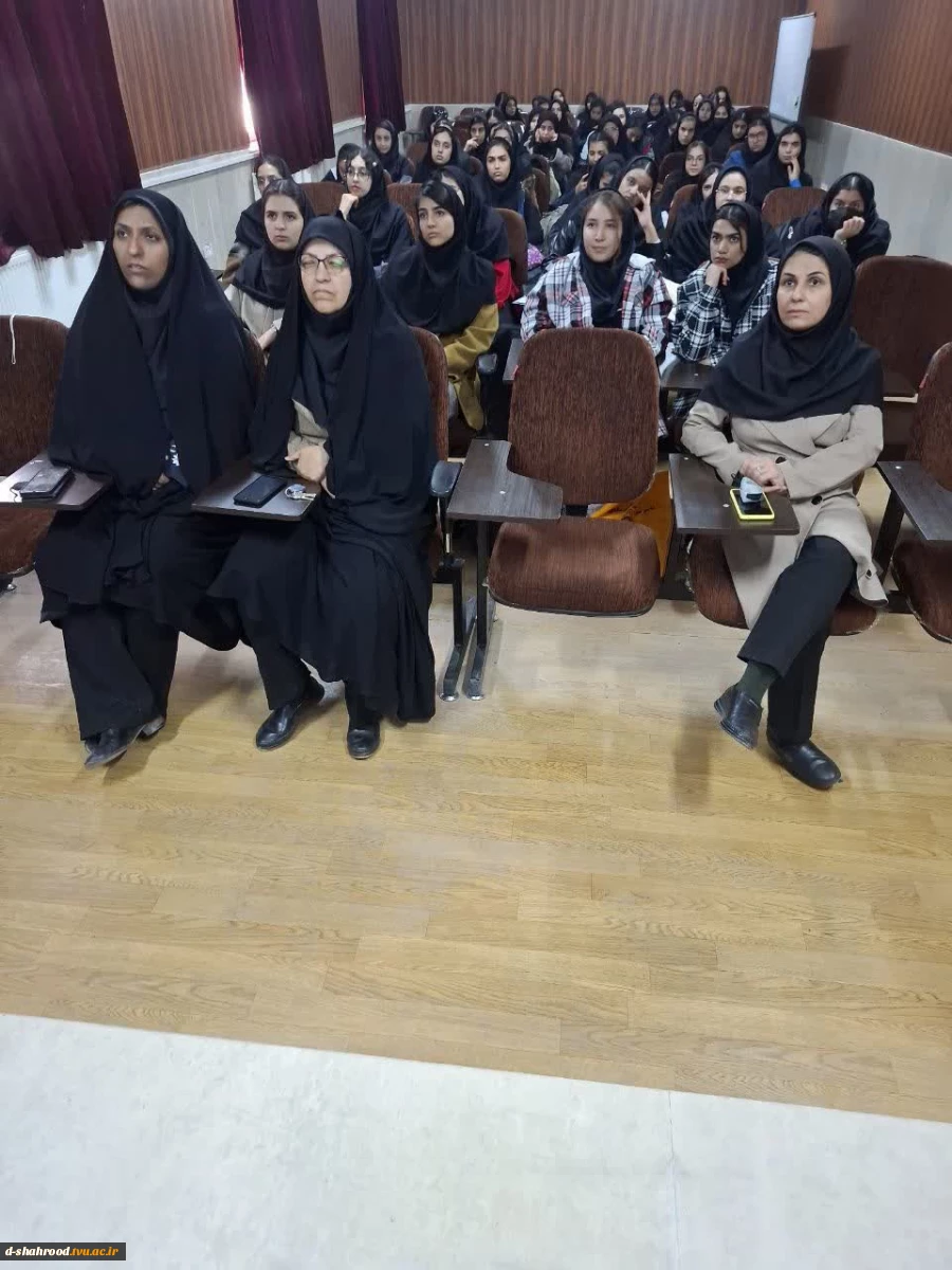 جلسه توجیهی نورودی‌های رشته هنر دانشکده دختران شاهرود دوشنبه ۱۲ آبان برگزار گردید.  6