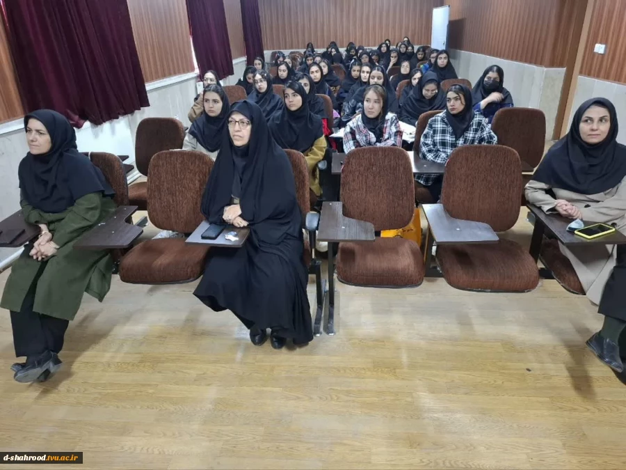 جلسه توجیهی نورودی‌های رشته هنر دانشکده دختران شاهرود دوشنبه ۱۲ آبان برگزار گردید.  7