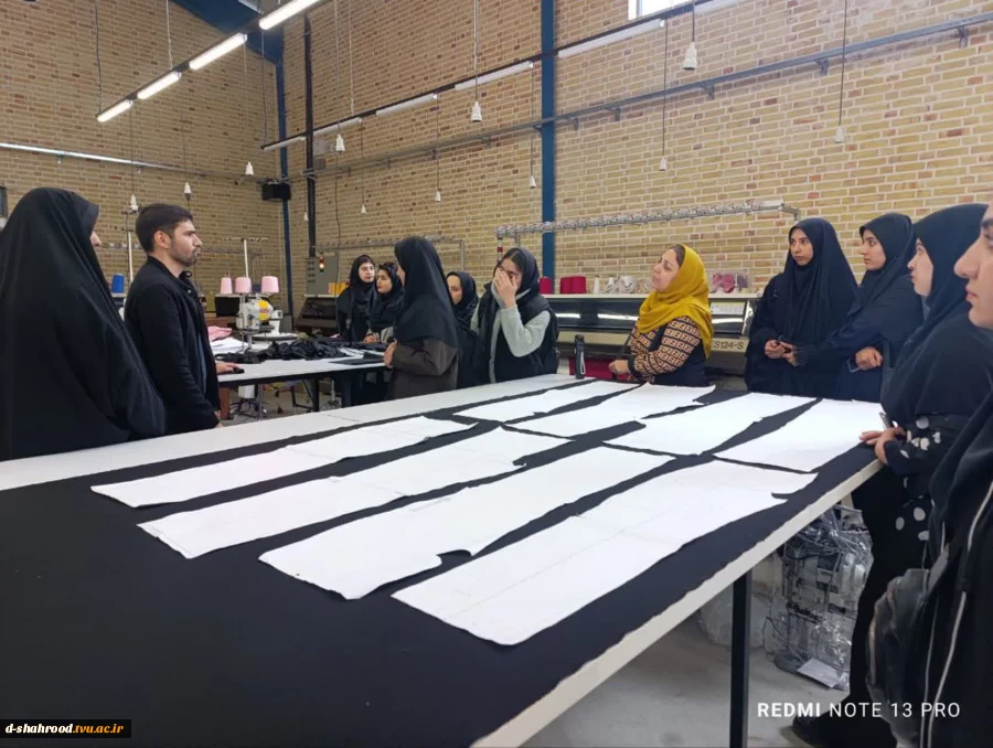 بازدید رئیس دانشکده ملی مهارت دختران شاهرود از شرکت صنعتی دیناز با هدف تقویت ارتباط دانشگاه و صنعت 2