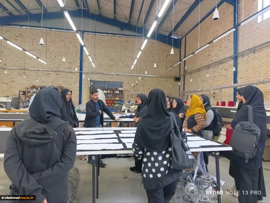 بازدید رئیس دانشکده ملی مهارت دختران شاهرود از شرکت صنعتی دیناز با هدف تقویت ارتباط دانشگاه و صنعت 3