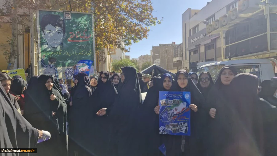 حضور رئیس؛ کارکنان و دانشجویان دانشکده ملی مهارت دختران شاهرود در راهپیمایی ۱۳ آبان روز مبارزه با استکبار جهانی 7