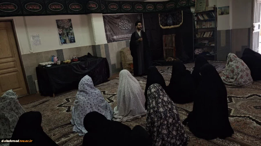 به مناسبت هفته‌ی قرآن و عترت برگزار گردید . 5