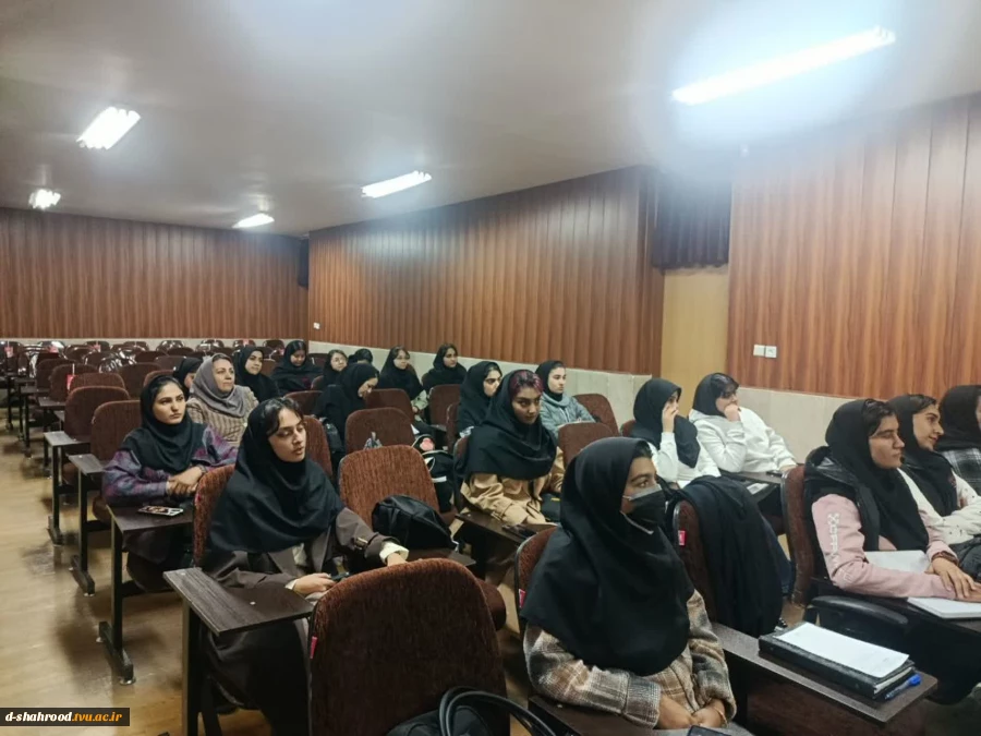 برگزاری کارگاه اصول و فنون مذاکره در دانشکده دختران شاهرود به مناسبت هفته جهانی کار آفرینی 3