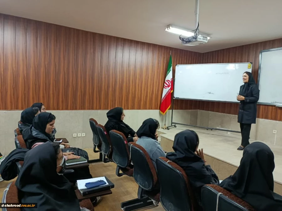 برگزاری کارگاه اصول و فنون مذاکره در دانشکده دختران شاهرود به مناسبت هفته جهانی کار آفرینی 4