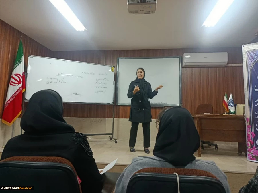 برگزاری کارگاه اصول و فنون مذاکره در دانشکده دختران شاهرود به مناسبت هفته جهانی کار آفرینی 5