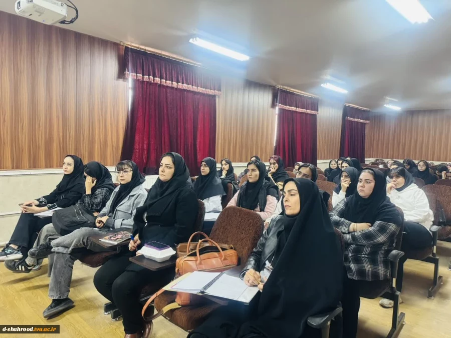 برگزاری کارگاه اصول و فنون مذاکره در دانشکده دختران شاهرود به مناسبت هفته جهانی کار آفرینی 7