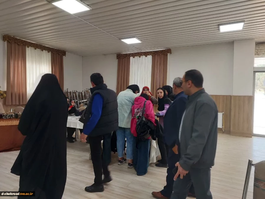 بازدید جمعی از کارآفرینان برتر حوزه پوشاک از دانشکده ملی مهارت دختران شاهرود به مناسبت هفته کارآفرینی 4