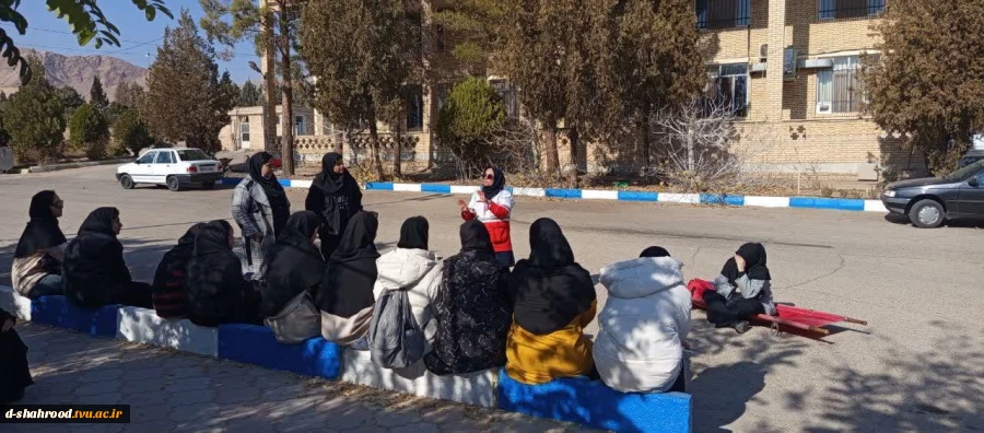" کارگاه آموزشی و عملی چگونگی برخورد با فرد مصدوم و حادثه دیده جهت جلوگیری از آسیب دیدگی بیشتر و حفظ سلامتی فرد" 2