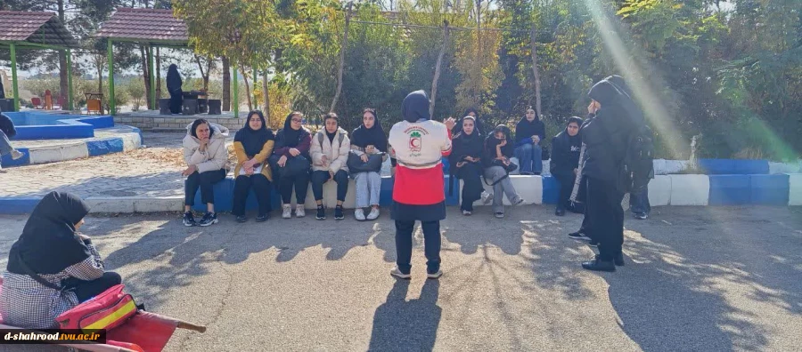 " کارگاه آموزشی و عملی چگونگی برخورد با فرد مصدوم و حادثه دیده جهت جلوگیری از آسیب دیدگی بیشتر و حفظ سلامتی فرد" 3