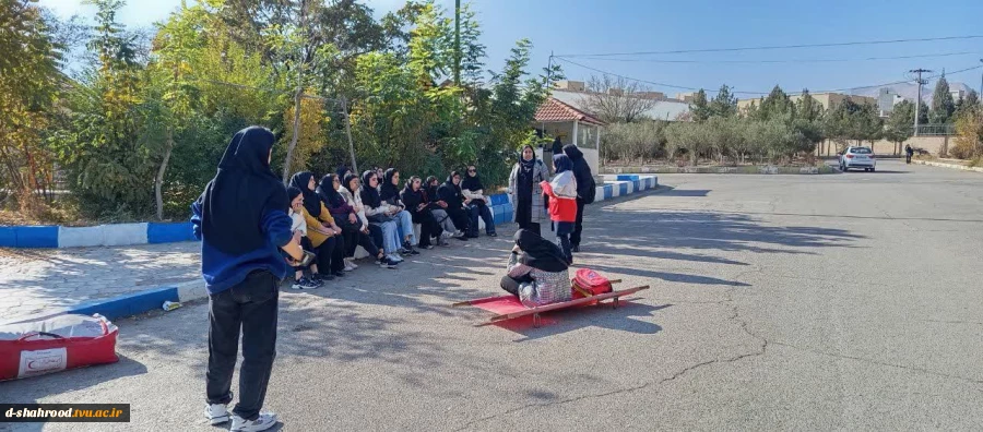 " کارگاه آموزشی و عملی چگونگی برخورد با فرد مصدوم و حادثه دیده جهت جلوگیری از آسیب دیدگی بیشتر و حفظ سلامتی فرد" 4