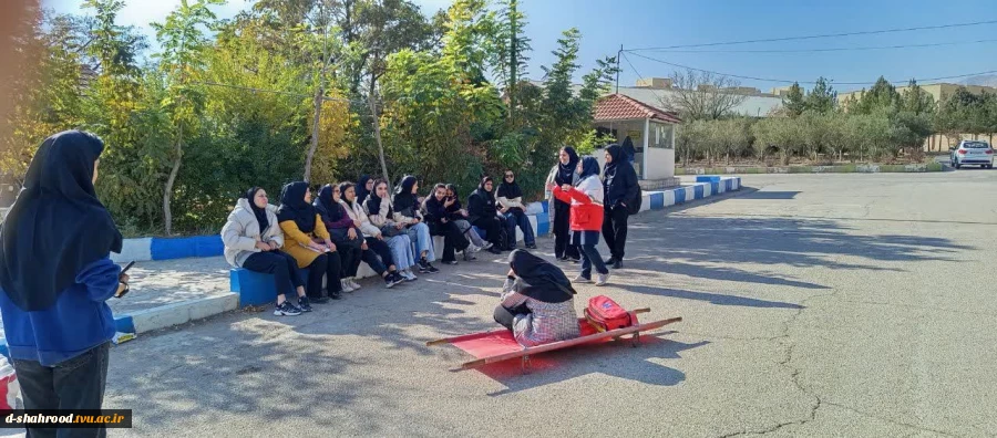 " کارگاه آموزشی و عملی چگونگی برخورد با فرد مصدوم و حادثه دیده جهت جلوگیری از آسیب دیدگی بیشتر و حفظ سلامتی فرد" 5