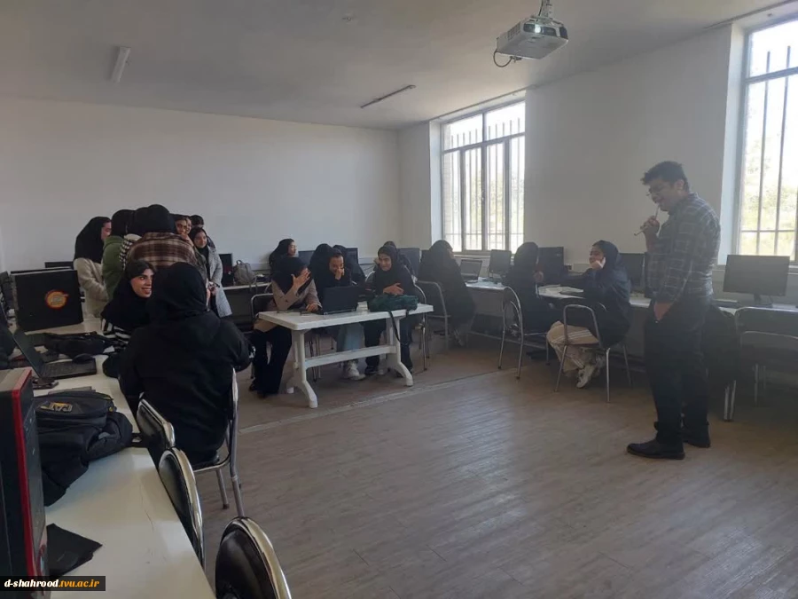 بازدید جمعی از دانش‌آموزان هنرستان حجاب شهرستان بسطام در رشته‌های تصویرسازی و طراحی دوخت، از آموزشکده ملی مهارت دختران شاهرود 8