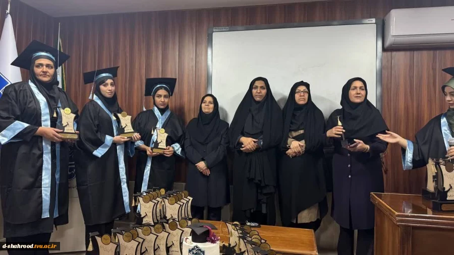 برگزاری جشن فارغ‌التحصیلی دانشجویان دانشکده ملی مهارت دختران شاهرود 16
