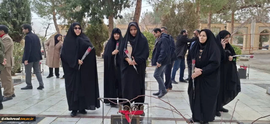 گلباران مزار شهدای شاهرود به مناسبت دهه مبارک فجر توسط دانشگاهیان دانشکده ملی مهارت دختران 6