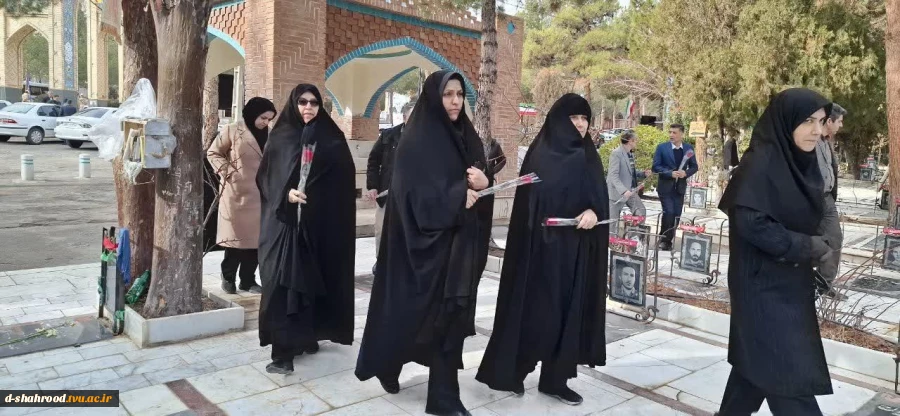 گلباران مزار شهدای شاهرود به مناسبت دهه مبارک فجر توسط دانشگاهیان دانشکده ملی مهارت دختران 7