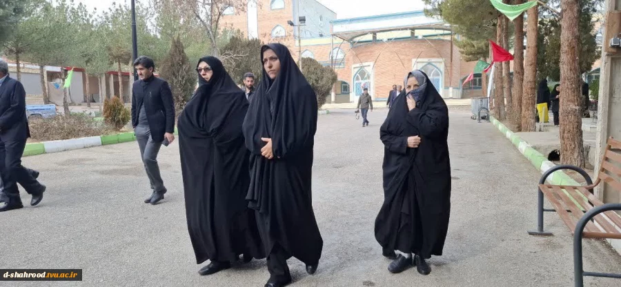 گلباران مزار شهدای شاهرود به مناسبت دهه مبارک فجر توسط دانشگاهیان دانشکده ملی مهارت دختران 9