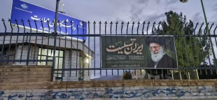 فضاسازی و سیاه‌پوشی دانشکده ملی مهارت دختران شاهرود در سوگ شهادت رهبر معظم انقلاب 2