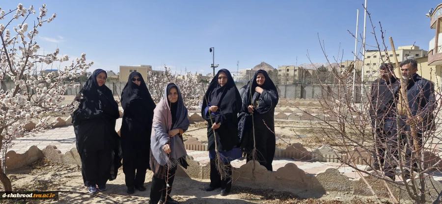 جای خالی آن جانباز شهید در روز درختکاری
 6
