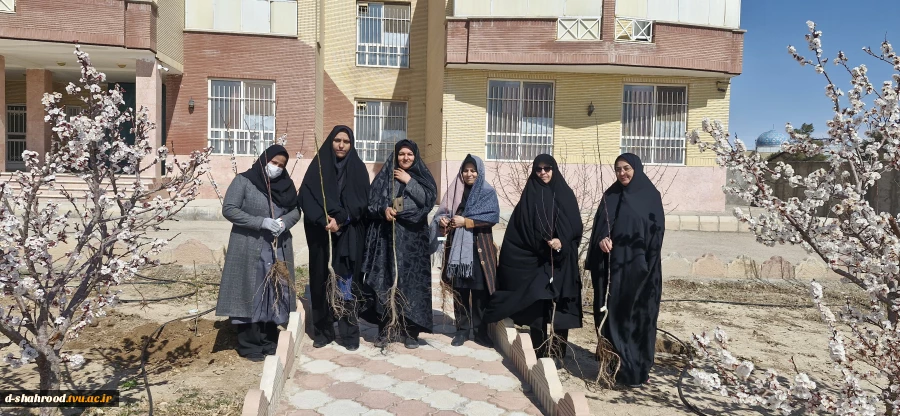 گرامی‌داشت هفته منابع طبیعی؛ کاشت ۳۰ نهال مثمر در محوطه خوابگاه دانشکده ملی مهارت دختران شاهرود 5