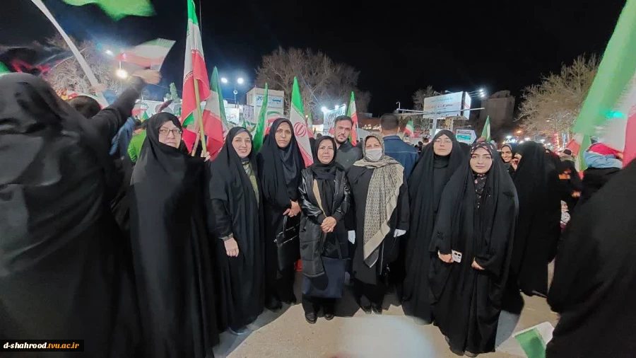 حضور حماسی دانشگاهیان دانشکده ملی مهارت دختران شاهرود در مراسم وداع با شهدای شهرستان شاهرود 2