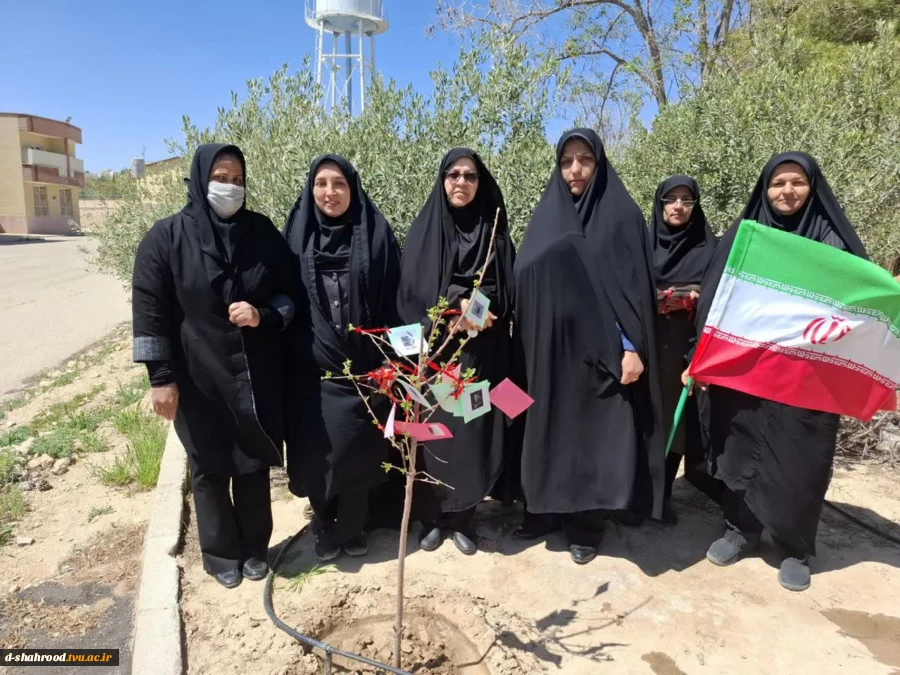 کاشت نهال امید به یاد شهدای جنگ رمضان 4