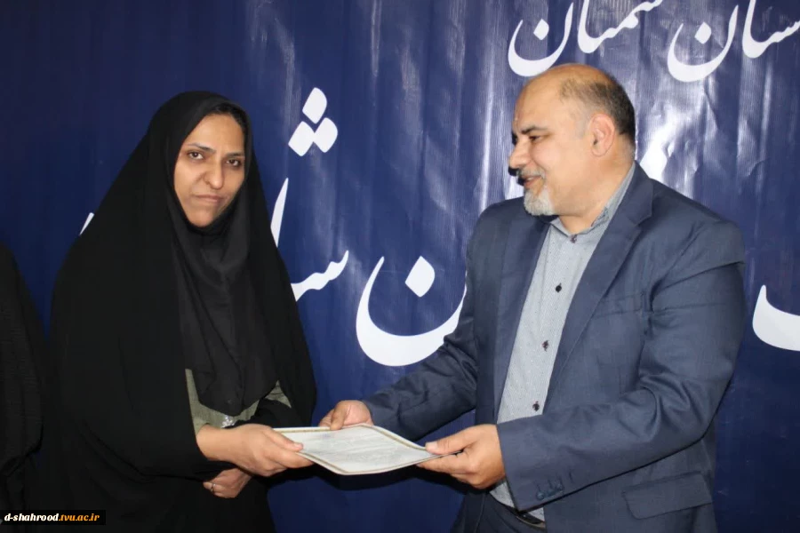 جلسه شورای اداری وتجلیل از همکاران در اغاز سال جدید  5