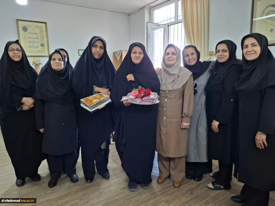 تقدیر رئیس دانشکده ملی مهارت دختران شاهرود از کارکنان معاونت اموزش وپژوهش به مناسبت هفته اموزش 2