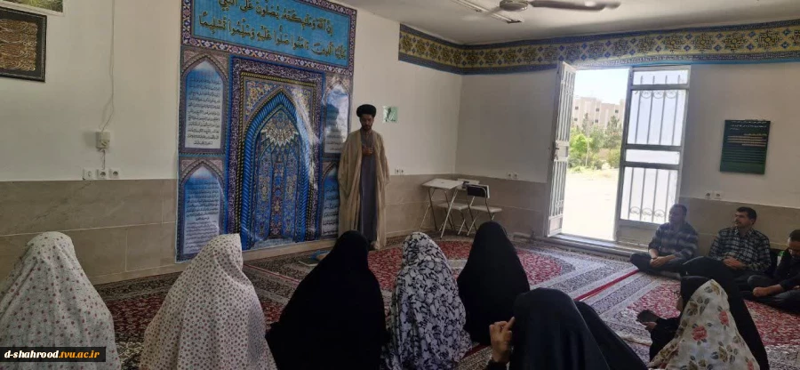 برگزاری مراسم گرامیداشت دهه امامت و ولایت و سالگرد ارتحال امام خمینی(ره) در دانشکده ملی مهارت دختران شاهرود 4