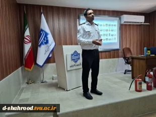  برگزاری دوره آموزشی ایمنی در برابر حوادث با همکاری سازمان آتش‌نشانی شهرستان شاهرود در دانشکده ملی مهارت دختران  دوره آموزشی ایمنی در برابر حوادث با همکاری سازمان آتش‌نشانی شهرستان شاهرود و با حضور دکتر مریم علی ئی رئیس دانشکده ملی مهارت دختران، جمعی از ک
