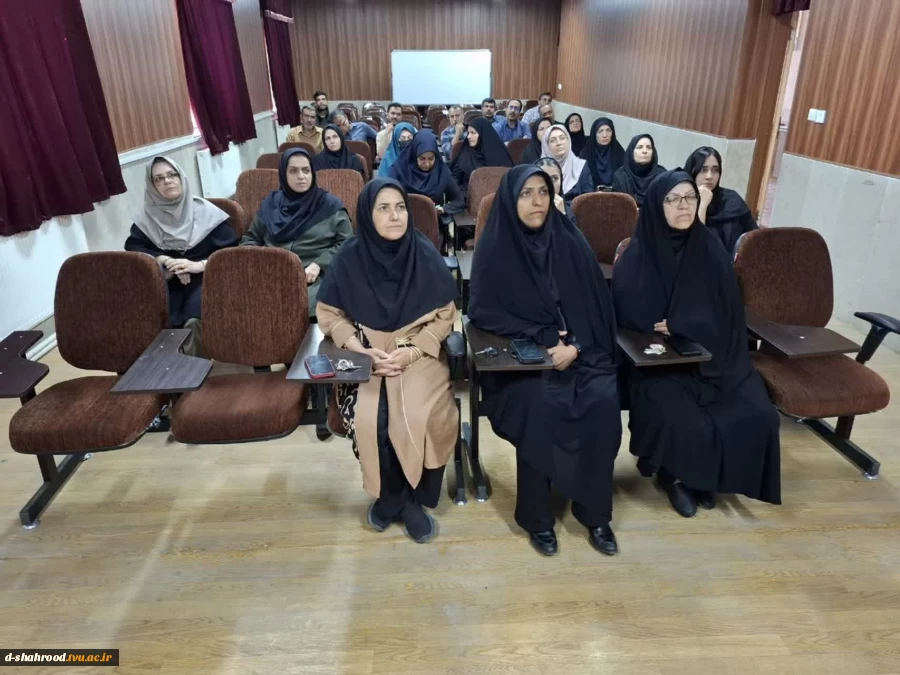  برگزاری دوره آموزشی ایمنی در برابر حوادث با همکاری سازمان آتش‌نشانی شهرستان شاهرود در دانشکده ملی مهارت دختران  دوره آموزشی ایمنی در برابر حوادث با همکاری سازمان آتش‌نشانی شهرستان شاهرود و با حضور دکتر مریم علی ئی رئیس دانشکده ملی مهارت دختران، جمعی از ک