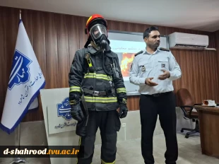  برگزاری دوره آموزشی ایمنی در برابر حوادث با همکاری سازمان آتش‌نشانی شهرستان شاهرود در دانشکده ملی مهارت دختران  دوره آموزشی ایمنی در برابر حوادث با همکاری سازمان آتش‌نشانی شهرستان شاهرود و با حضور دکتر مریم علی ئی رئیس دانشکده ملی مهارت دختران، جمعی از ک