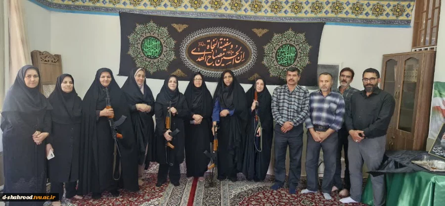  برگزاری نخستین جلسه آموزش سلاح ویژه کارکنان دانشکده ملی مهارت دختران شاهرود  نخستین جلسه آموزش سلاح ویژه کارکنان دانشکده ملی مهارت دختران شاهرود با همکاری بسیج ادارات شهرستان شاهرود و به همت پایگاه مقاومت بسیج کارمندان کوثر، با حضور دکتر علی‌یی، رئیس دان