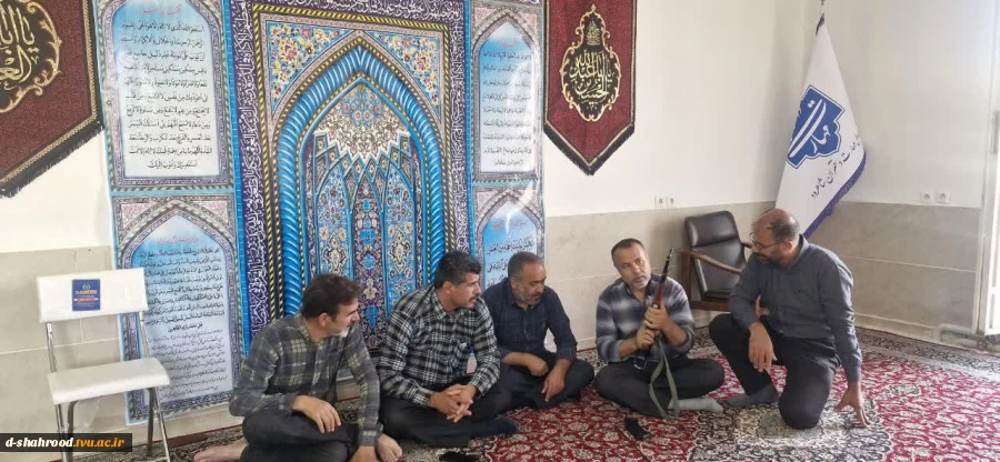  برگزاری نخستین جلسه آموزش سلاح ویژه کارکنان دانشکده ملی مهارت دختران شاهرود  نخستین جلسه آموزش سلاح ویژه کارکنان دانشکده ملی مهارت دختران شاهرود با همکاری بسیج ادارات شهرستان شاهرود و به همت پایگاه مقاومت بسیج کارمندان کوثر، با حضور دکتر علی‌یی، رئیس دان