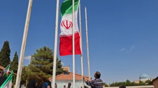 اهتزاز پرچم مقدس جمهوری اسلامی ایران همزمان با گرامیداشت هفته دفاع مقدس 6