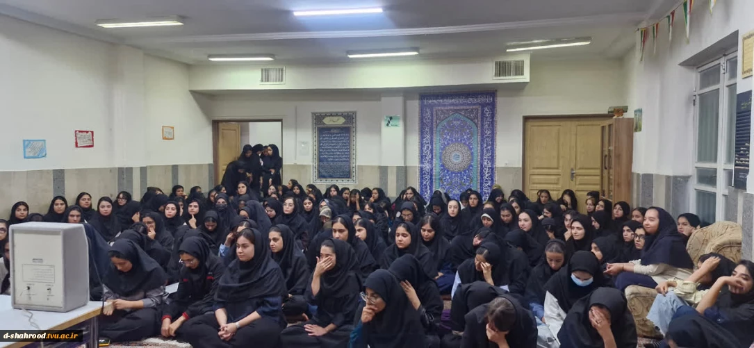 برگزاری جلسه توجیهی دانشجویان ساکن خوابگاه این دانشکده همزمان با آغاز سال تحصیلی ۱۴۰۵–۱۴۰۶ خبر داد و گفت: آشنایی دانشجویان با ضوابط و مقررات خوابگاهی و توجه به حقوق متقابل، نقش مهمی در ایجاد محیطی آرام، ایمن و مناسب برای تحصیل و زندگی دانشجویی دارد.  همزمان با آغاز سال تحصیلی ۱۴۰۵–۱۴۰۶